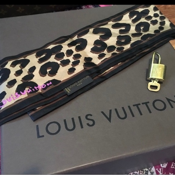 Louis Vuitton - Picture 2 of 5